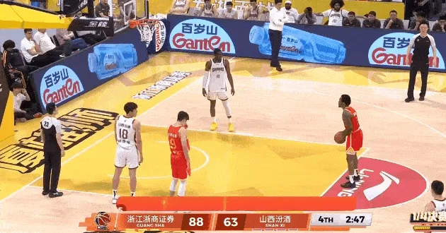布朗砍下32分全场高喊MVP，广厦领先25分换上赵岩昊、苏若禹